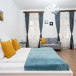 Vaci Street Centre Modern With 3brs Ac